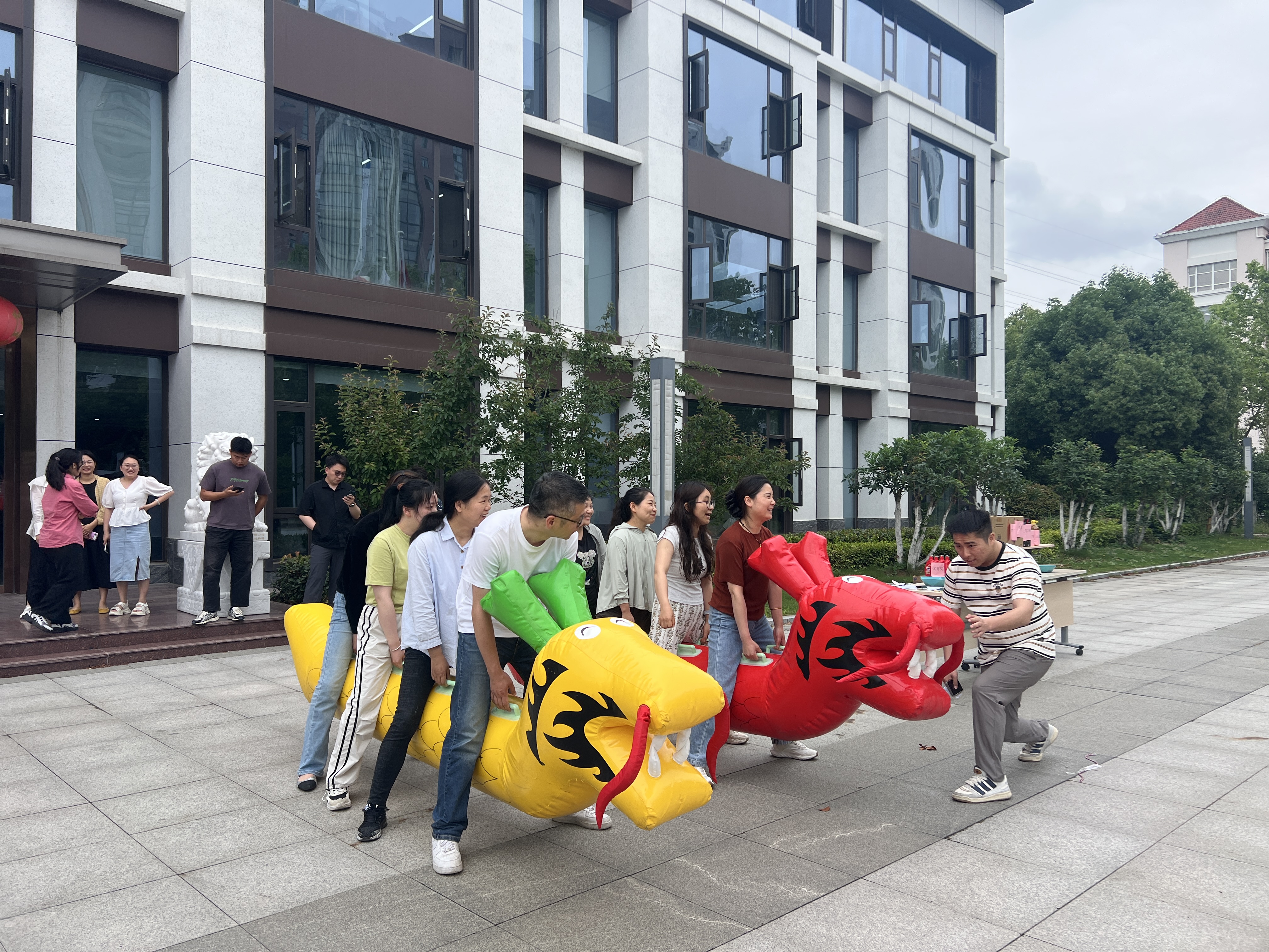 党建共建聚合力 趣味运动展风采